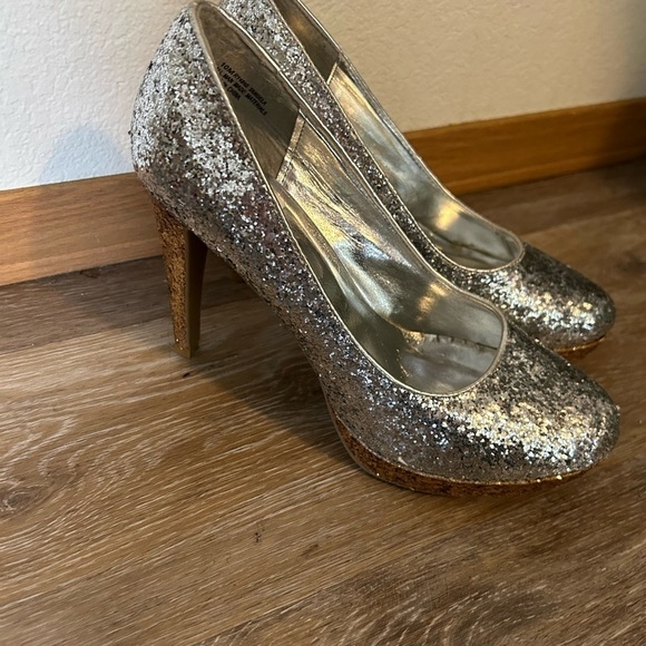 Rampage Sparkly Glitter Silver & Gold
Platform Stiletto Heels Size 10 - Picture 2 of 11